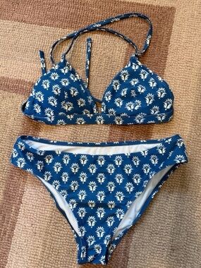Cupshe Blue and White Floral Triangle Bikini Set XS